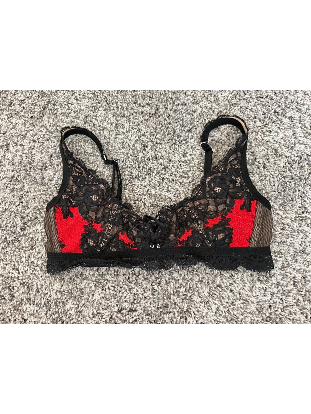 Victoria’s Secret Black/Red Unlined Lace No-wire Bra Size M